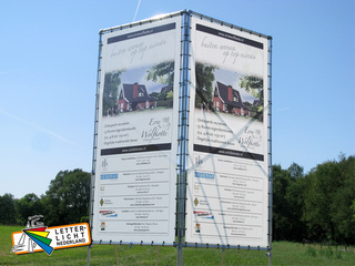 Spandoek in staand V-vorm frame met span-elastieken